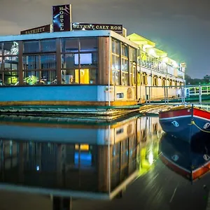 The Boat - Hostel&chill Hostel
